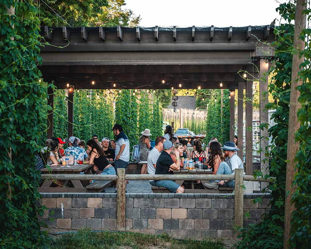 bale breaker brewing company beer garden