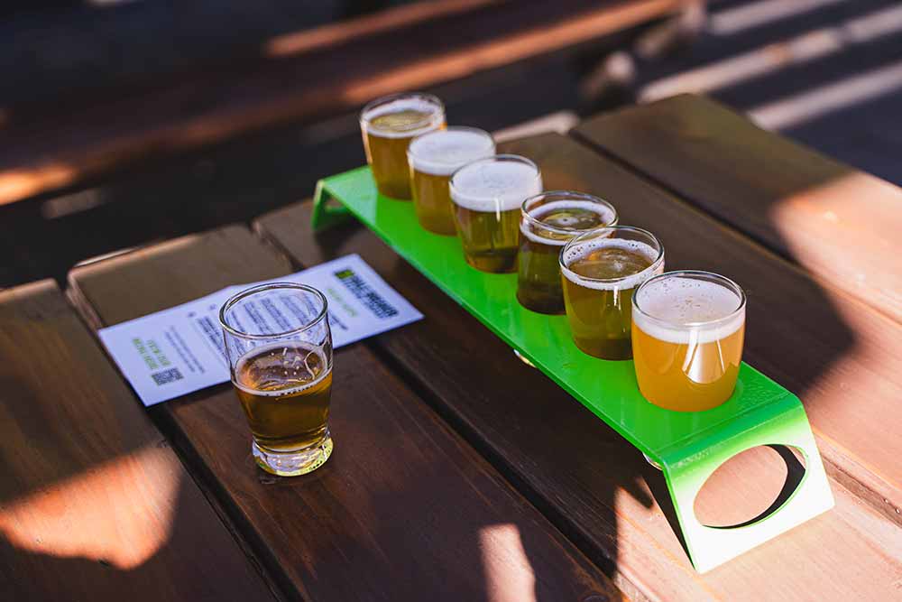 bale breaker brewing company fresh hop flight yakima