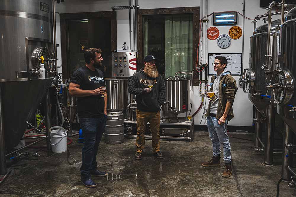 outskirts brewing co head brewer jt wattenberg and brewer brian paxton yakima